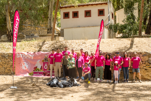 smöoy impulsó una jornada solidaria de recogida de plásticos en el denominado Valle Perdido, dentro del término municipal de Murcia